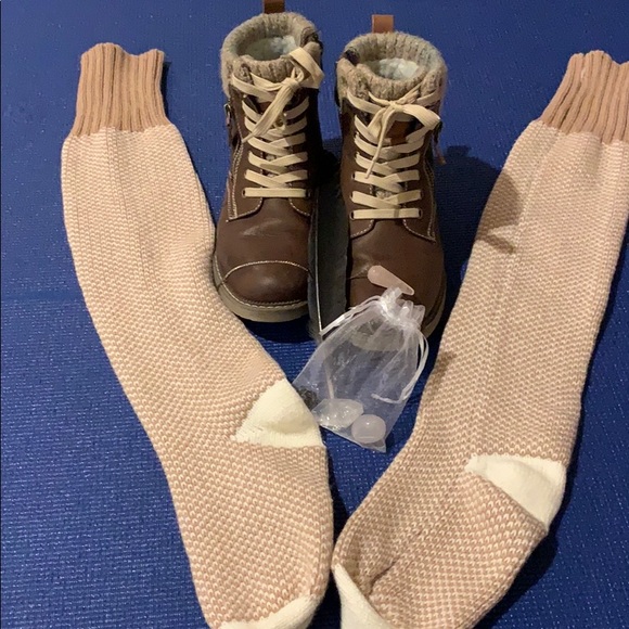 Socks-Giant and Fluffy NWOT - Picture 1 of 4